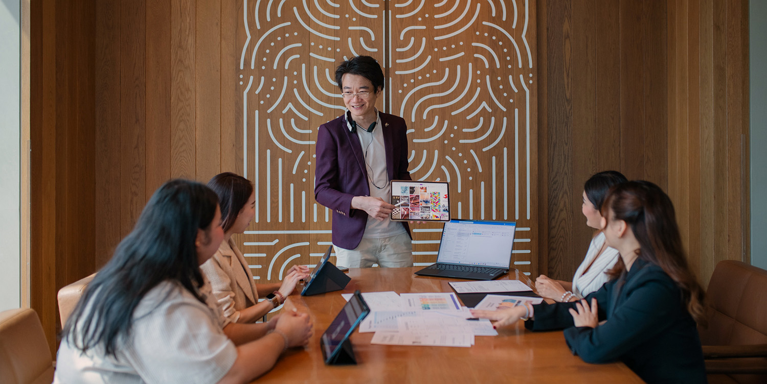 ทีมงานวางแผนระบบนำเข้าและการขนส่งสินค้าจากจีน