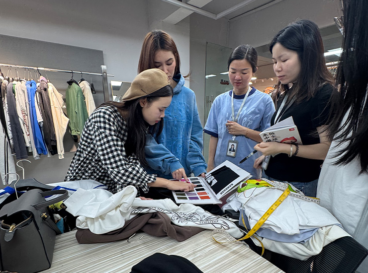 ไปหาโรงงานที่จีน ได้สัมผัสและเลือกสินค้าตัวจริง