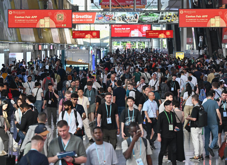 ผู้ประกอบการจากทั่วโลก ในงาน canton fair —กวางเจาเทรดแฟร์