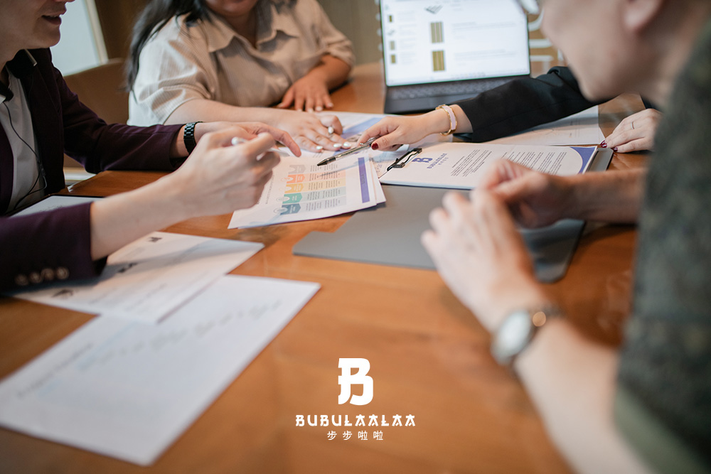 ทีมงาน BUBULAALAA ประชุมร่วมกับลูกค้าโดยใช้ข้อมูลจริงที่ตรวจสอบได้ เน้นความโปร่งใส คุณภาพ และมาตรฐานการประสานงานระดับองค์กรตามหลักที่บริษัทให้ความสำคัญ