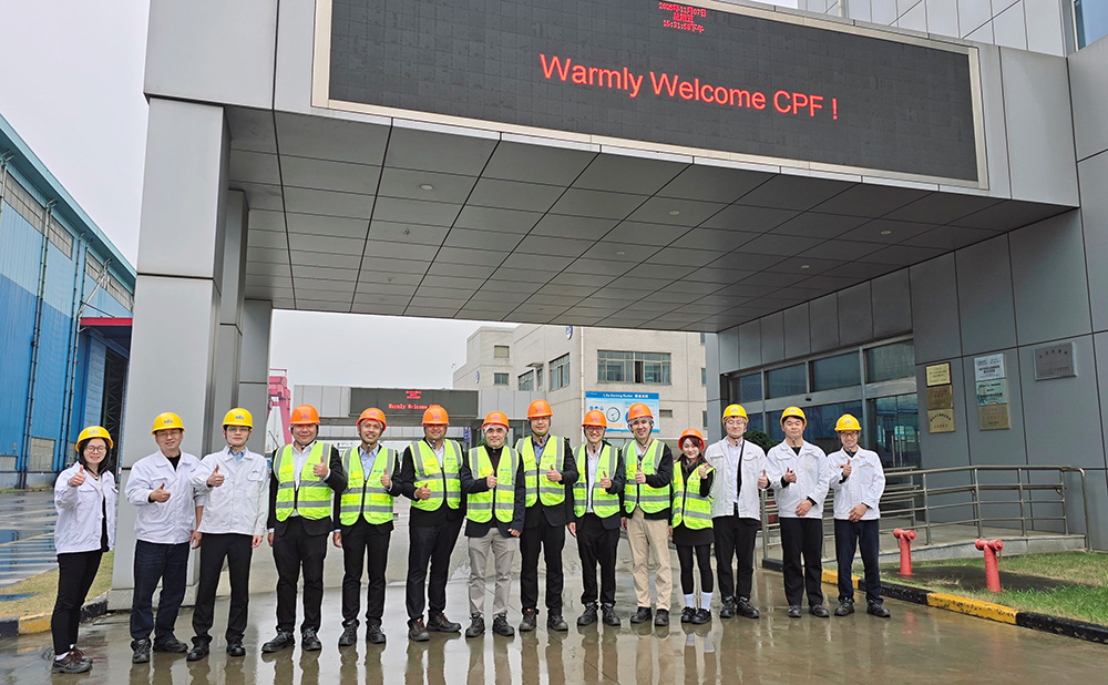 โรงงานจีนให้การต้อนรับคณะผู้บริหาร CPF อย่างเป็นทางการ พร้อมป้ายต้อนรับและการเตรียมความพร้อมล่วงหน้า ระหว่างทริปเยี่ยมชมที่จัดโดย BUBULAALAA